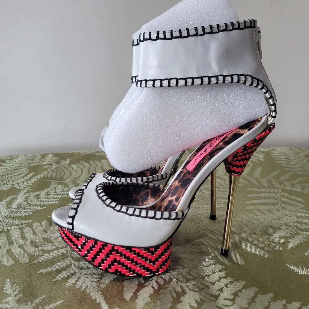 Betsey Johnson Tricksy Heels - Picture 5 of 9